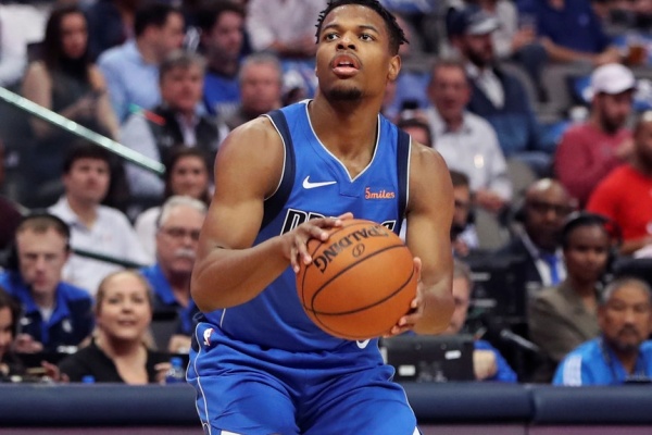 七年漂泊终回家!小丹尼斯-史密斯一年合约重返独行侠 七年漂泊终回家!小丹尼斯-史密斯一年合约重返独行侠